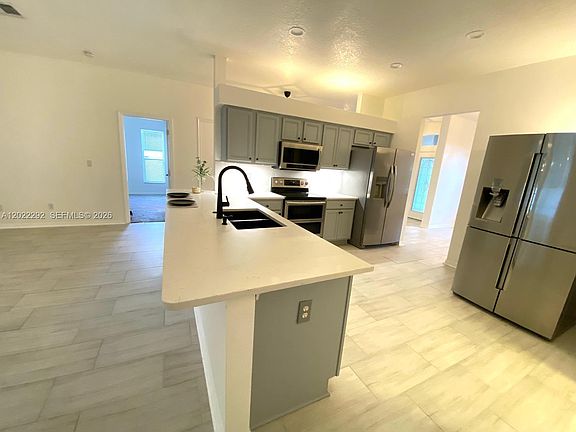 4th image of 3837 Fallscrest Cir