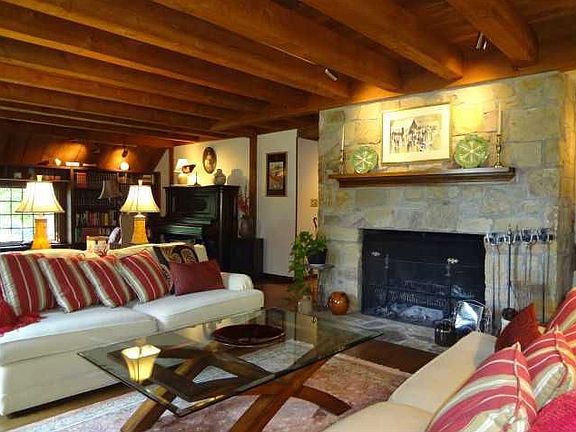5th image of 319 Elm Dr