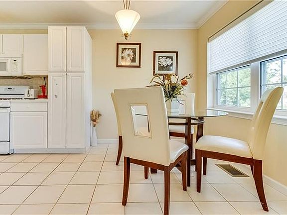 4th image of 39 Crystal Hill Dr