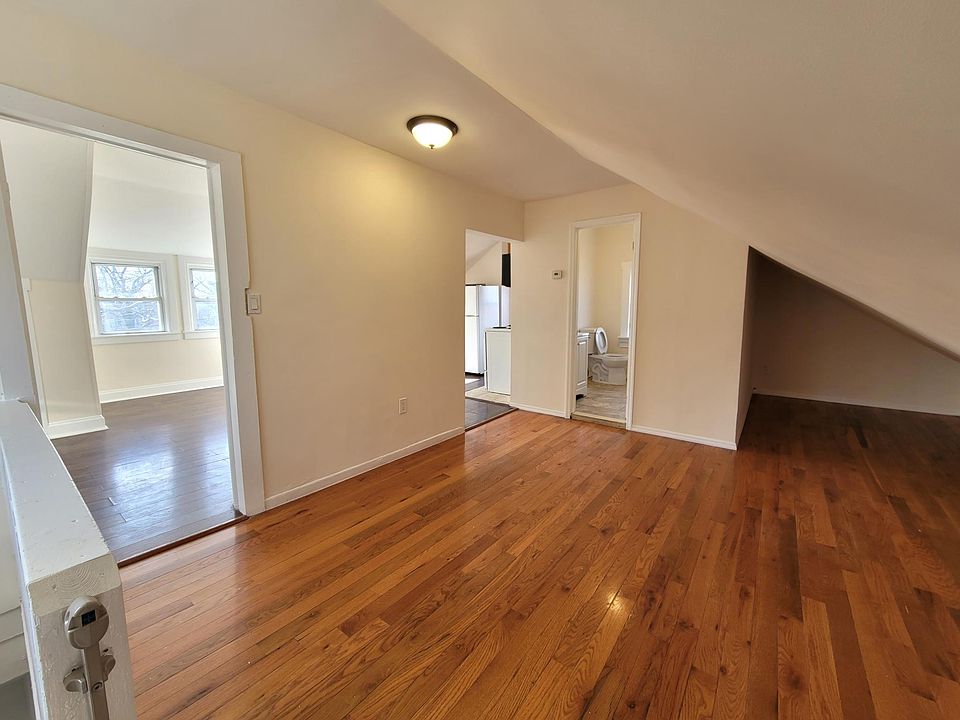 1st image of 102 Henry St Floor 3