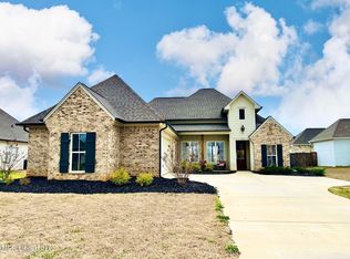 173 Sweetbriar Cir, Canton, MS 39046