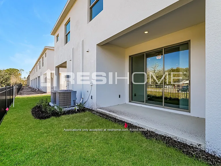 Groveparc Townhomes — Photo 27
