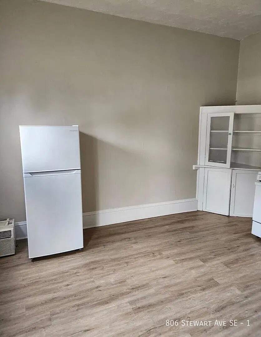 2 Bedroom 1 Bath coming Available! — Photo 1