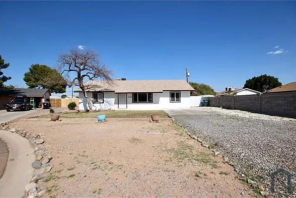 3 bed, 1100 sqft, $1,900 — Photo 2