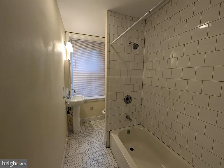 304 W School House Ln #1 — Photo 3