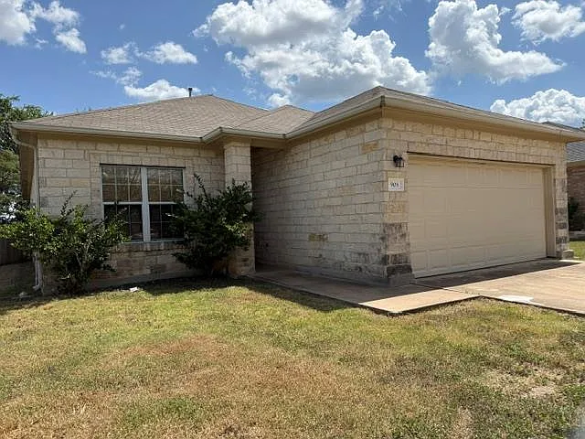 3 bed, 2.0 bath, 1606 sqft, $1,795 — Photo 2