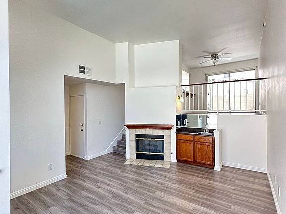 3rd image of 5455 Sylmar Ave APT 402