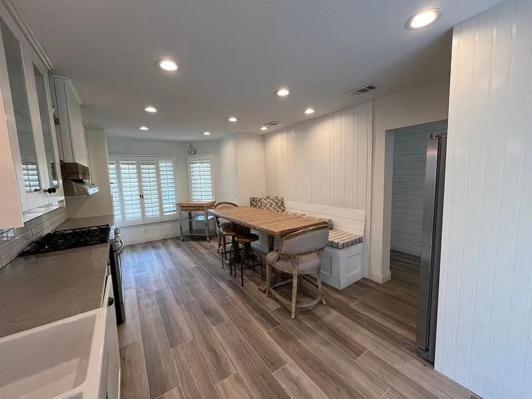 289 Vista Royale Cir W — Photo 30
