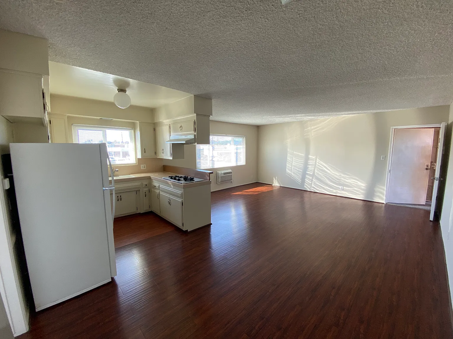 7461 Canby Ave — Photo 3