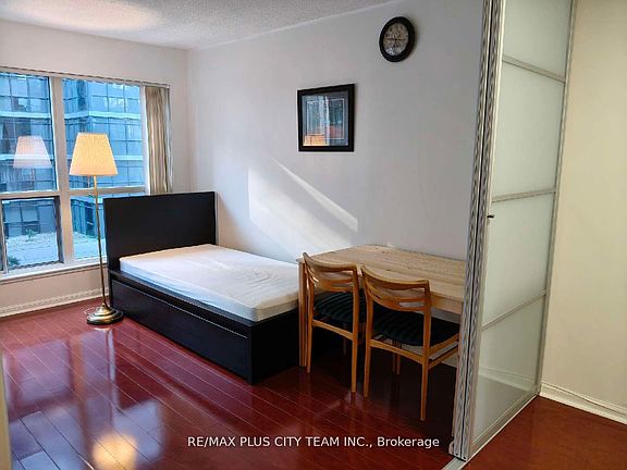 4th image of 7 Carlton St #401