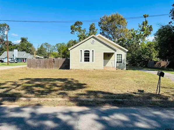 310 Peach St, Winnsboro, TX 75494