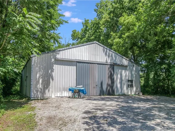 9835 Shach Creek Rd, Orrick, MO 64077