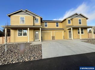 196 & 198 SE Lacreole Dr, Dallas, OR 97338