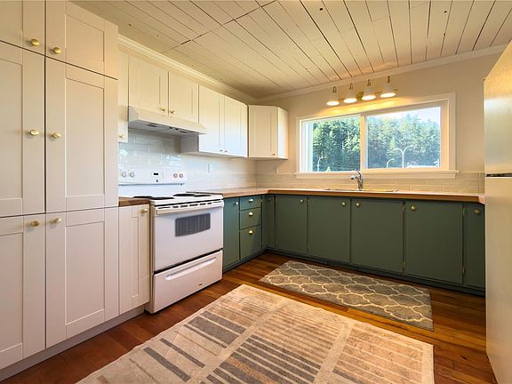 5th image of 683 Green Rd