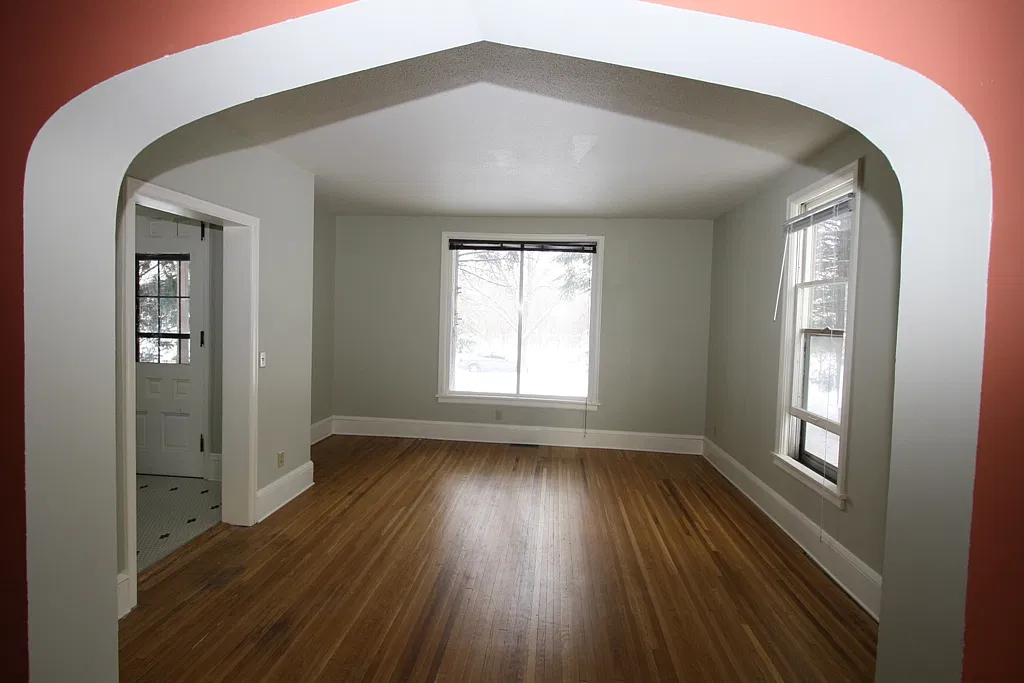 1908 Roblyn Avenue - 1 — Photo 3
