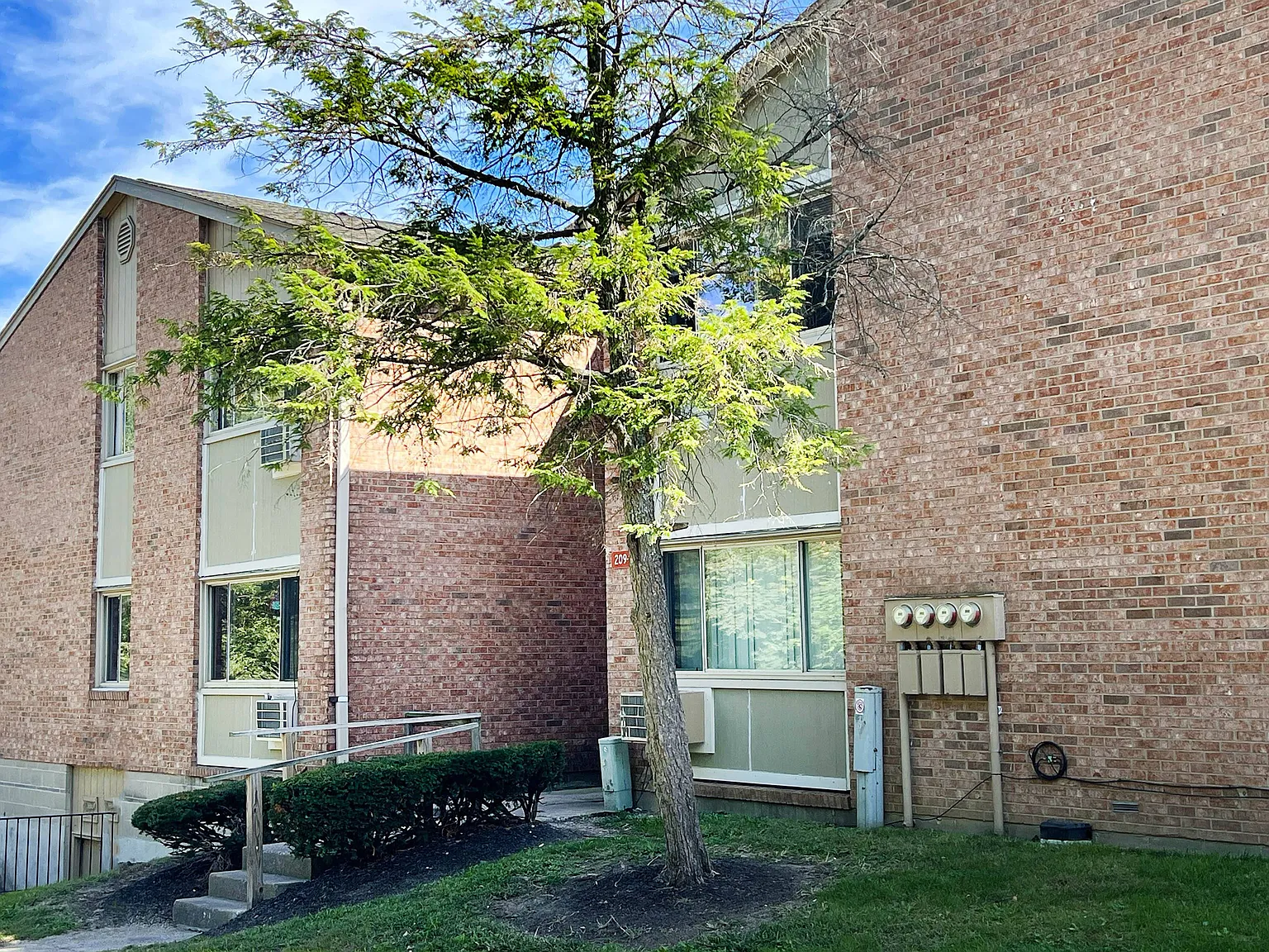 Twin Gables Apartments — Photo 4