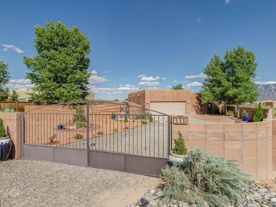 CUSTOM GATED ENTRY