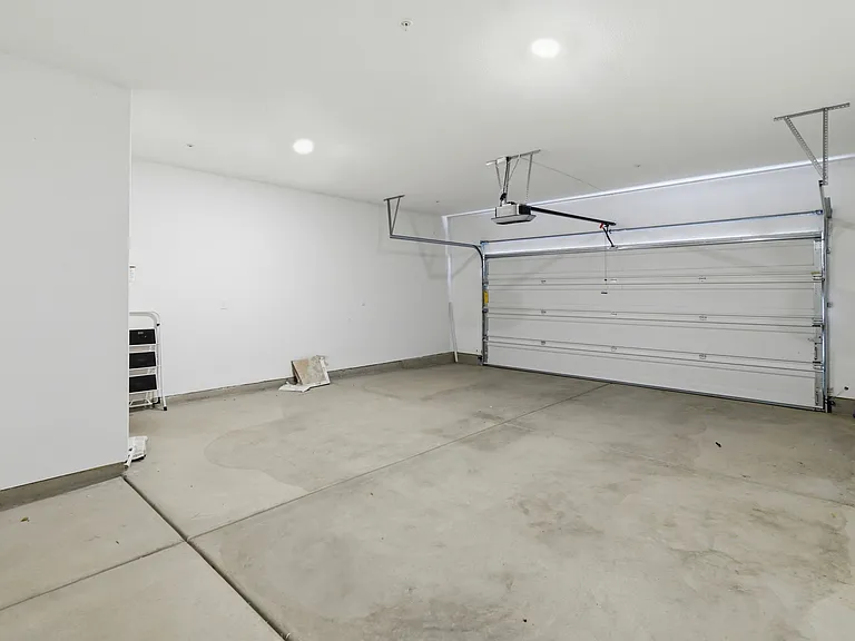 761 Hydrangea Dr — Photo 29