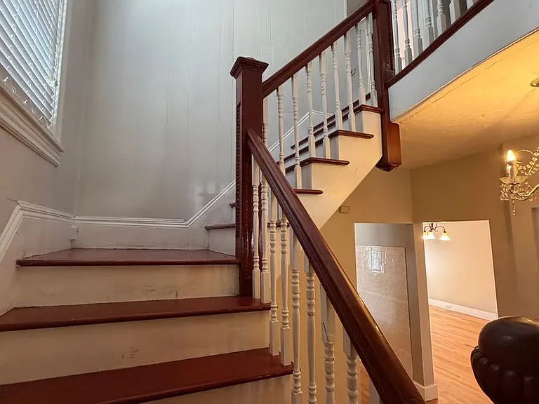 325 Rogers St — Photo 14