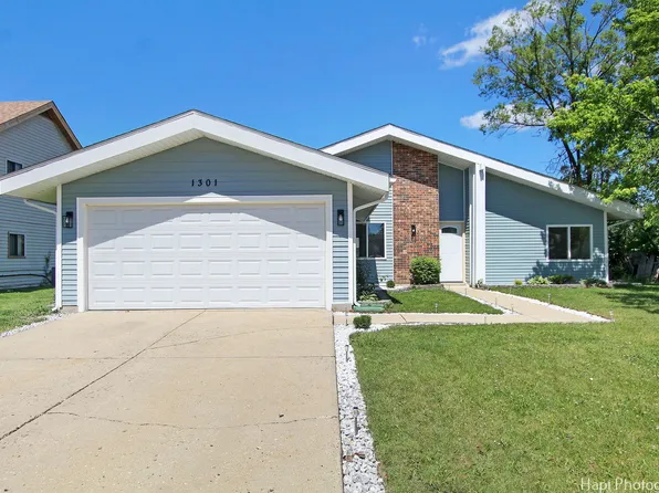 1301 Hialeah Ln, Hanover Park, IL 60133
