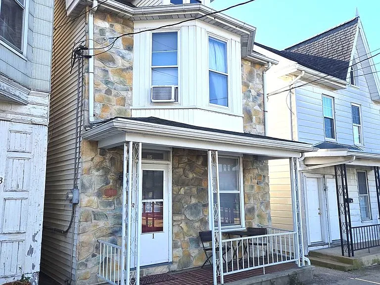 115 S Potomac St — Photo 1