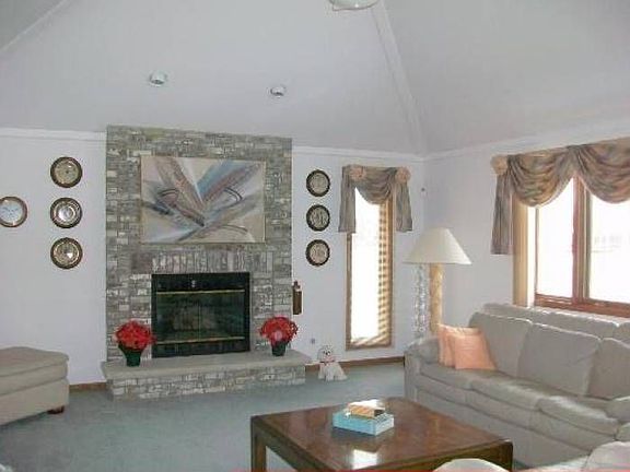 Great Rm w/ Fireplace