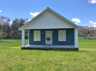 828 Sam Black Church Rd, Smoot, WV 24977