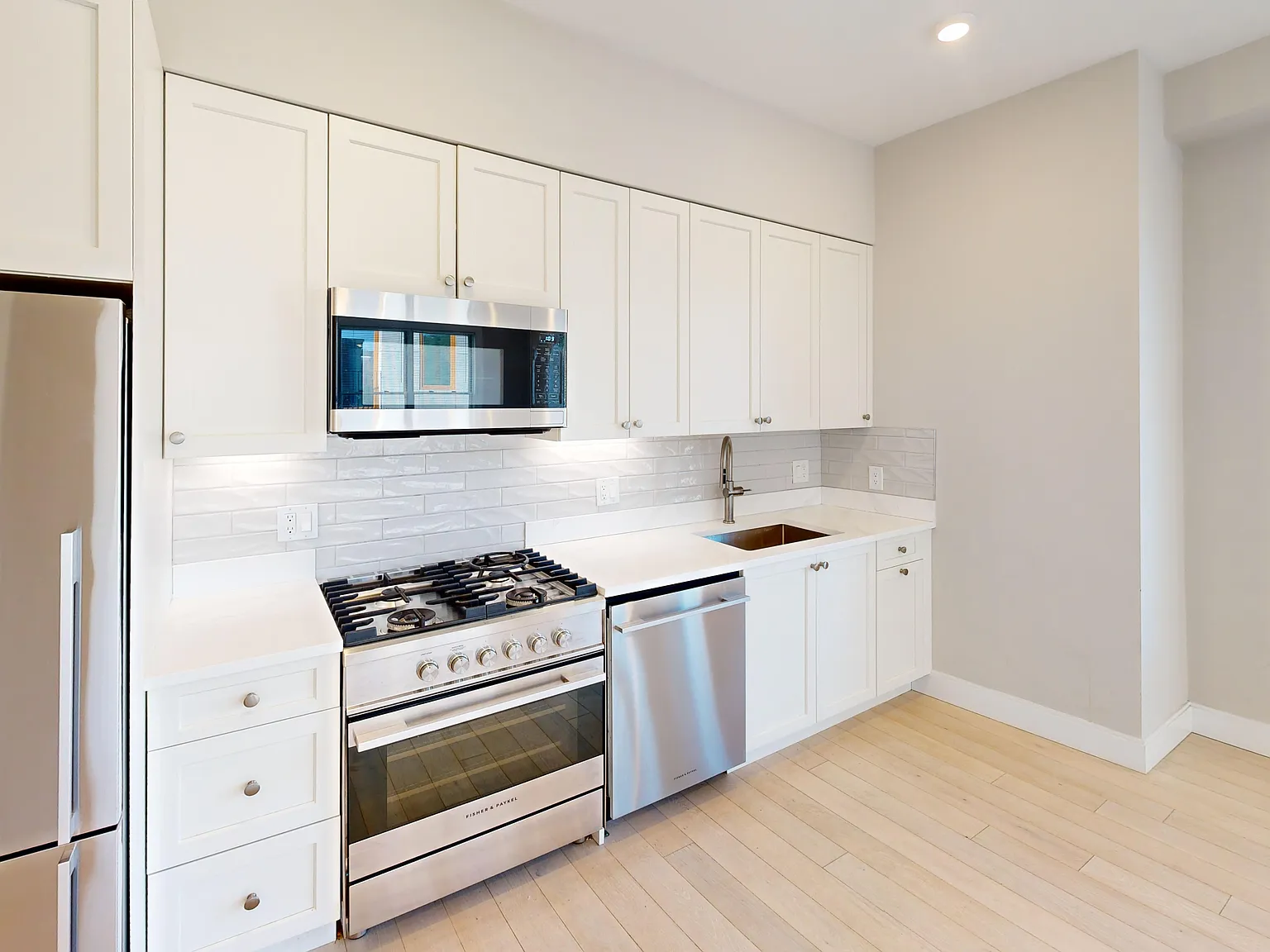 2 bed, 875 sqft, $3,750 — Photo 1