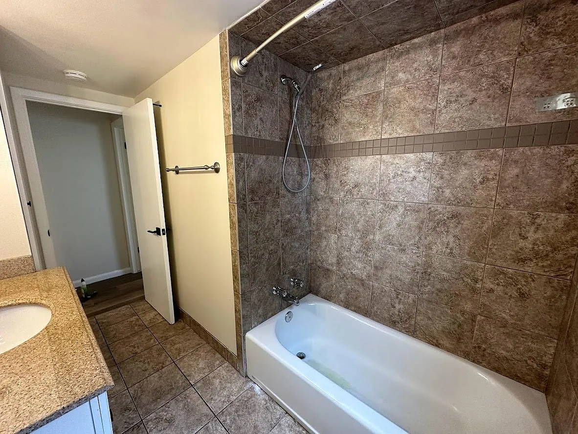 2 bed, 850 sqft, $1,545 — Photo 3