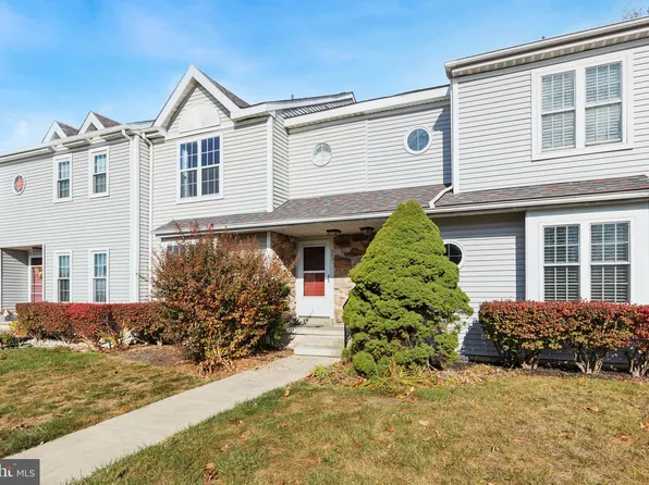 503 Creek Dr, Ambler, PA 19002