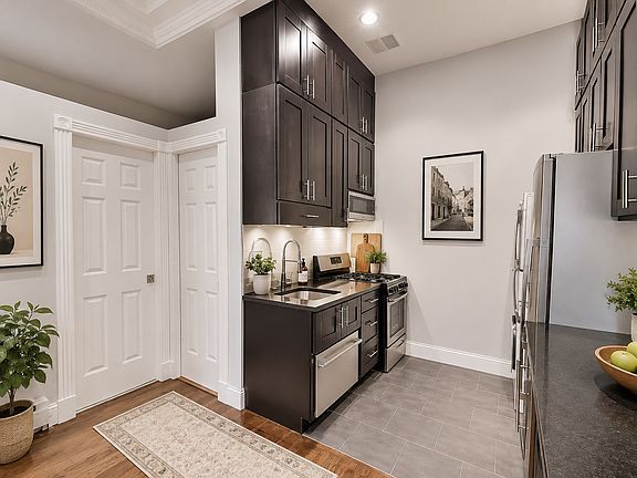 2nd image of 239 W 14th St #3B