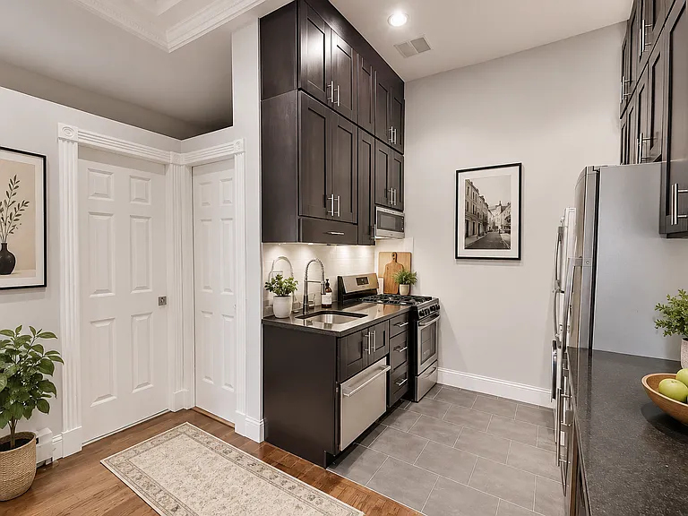239 W 14th St #3B — Photo 2