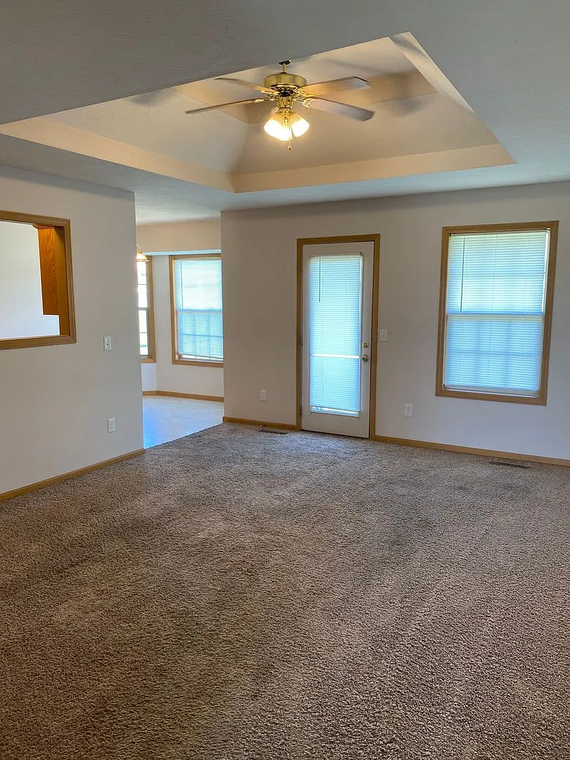 Willard Duplex! 2 Bed, 2 Bath, 2 Car Garage — Photo 3