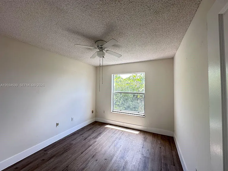 365 NE 125th St #306 — Photo 12