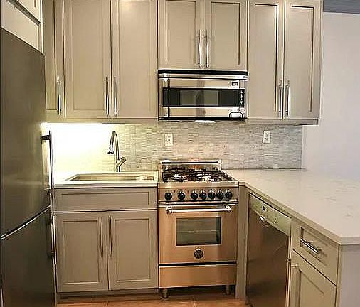 4th image of 421 W 21st St APT 2C