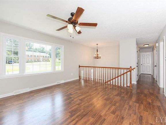 3rd image of 1715 Heritage Cir
