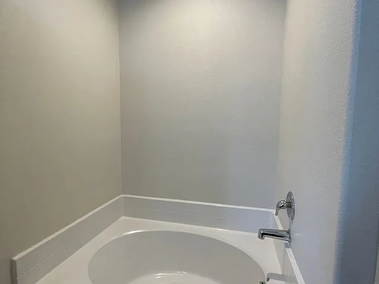 540 Colins Ct — Photo 4