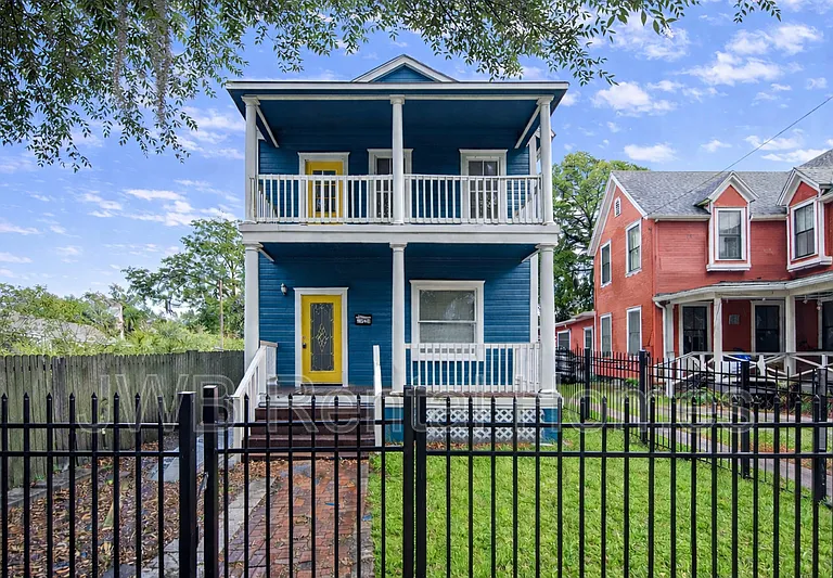 1445 Ionia St — Photo 1