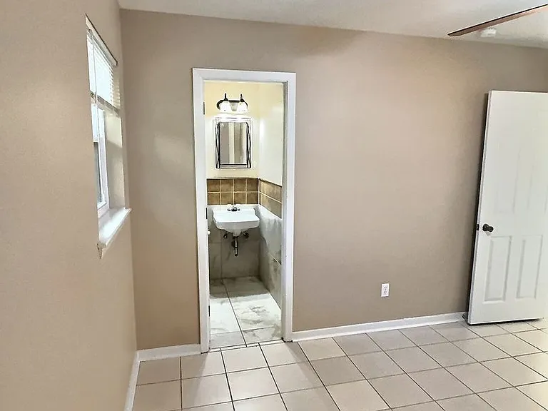 302 Hunter Dr — Photo 16