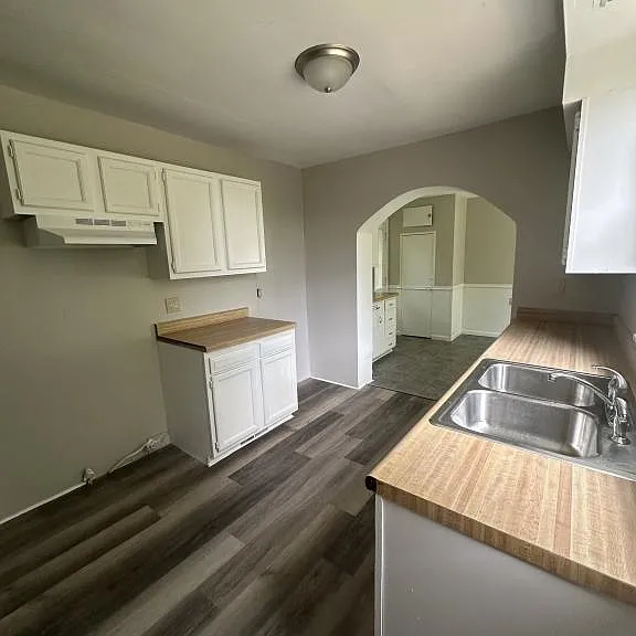 164 N Park St — Photo 3