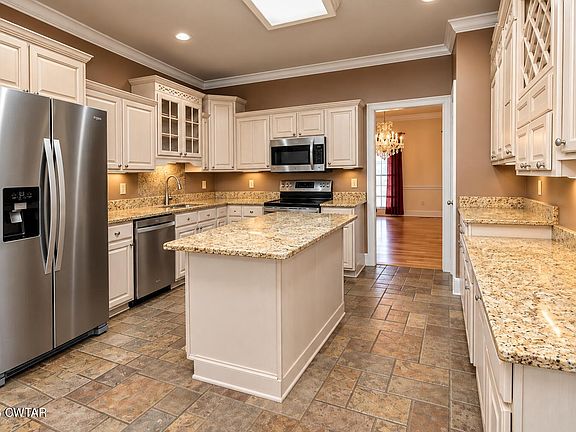 3rd image of 25 Oak Ridge Dr
