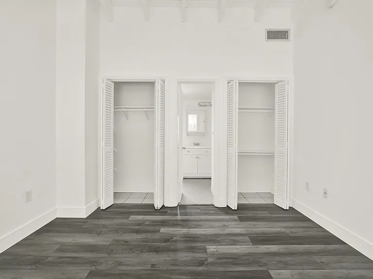 134 Salamanca Aveapt 16 #B — Photo 7