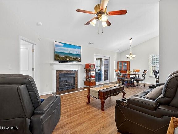 3rd image of 105 Sumatra Court