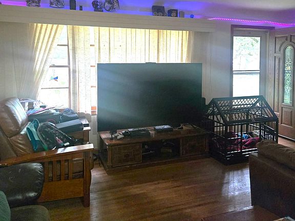 2nd image of 6663 Lucia Ln NE