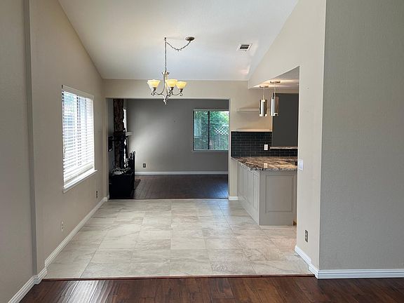 5th image of 186 Bender Cir