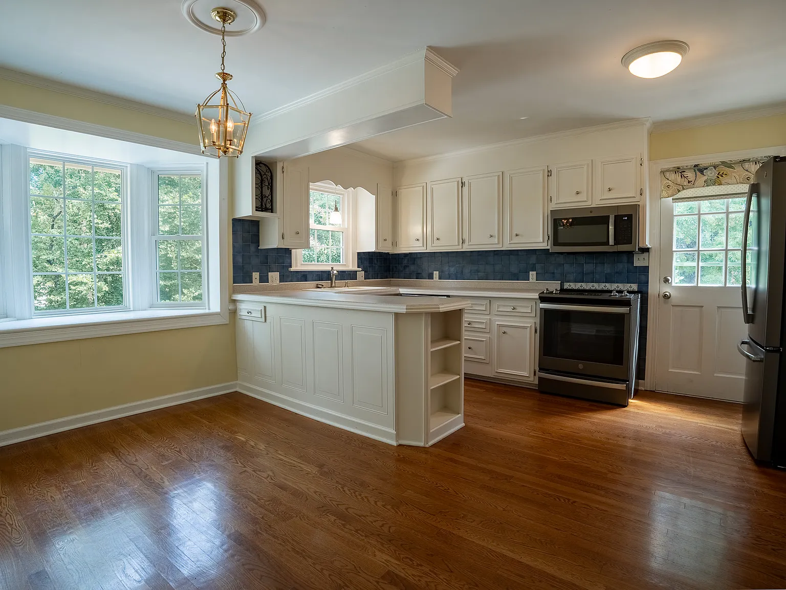 3 bed, 3.5 bath, 3063 sqft, $2,850 — Photo 2