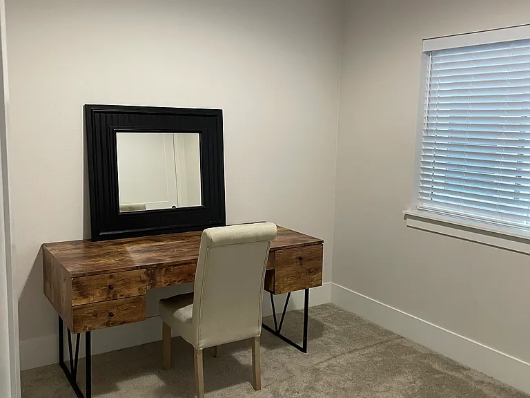 4th bedroom- with closet. Office area with desk and chair
