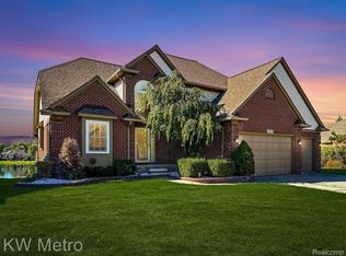 54825 Pine St, New Baltimore, MI