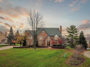 5803 Wellwood Dr, Rochester, MI 48306