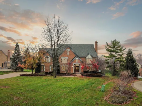 5803 Wellwood Dr, Rochester, MI 48306